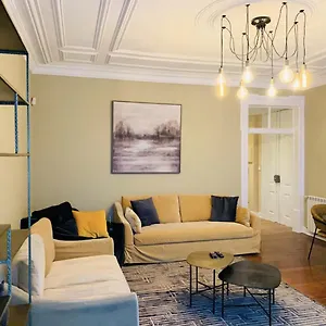 Charming 4 Bedroom In Chiado Apartment Lisbon